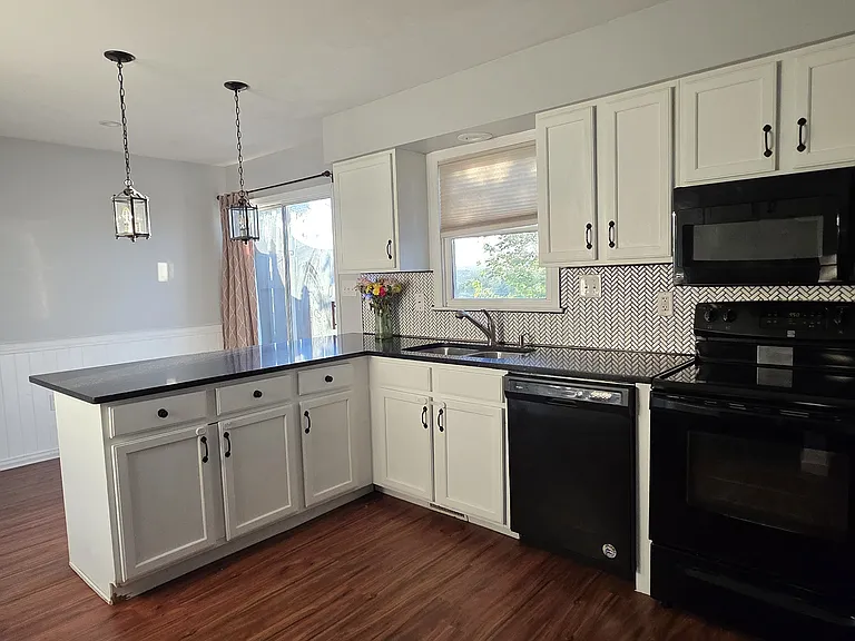 Spacious kitchen with lots of storage