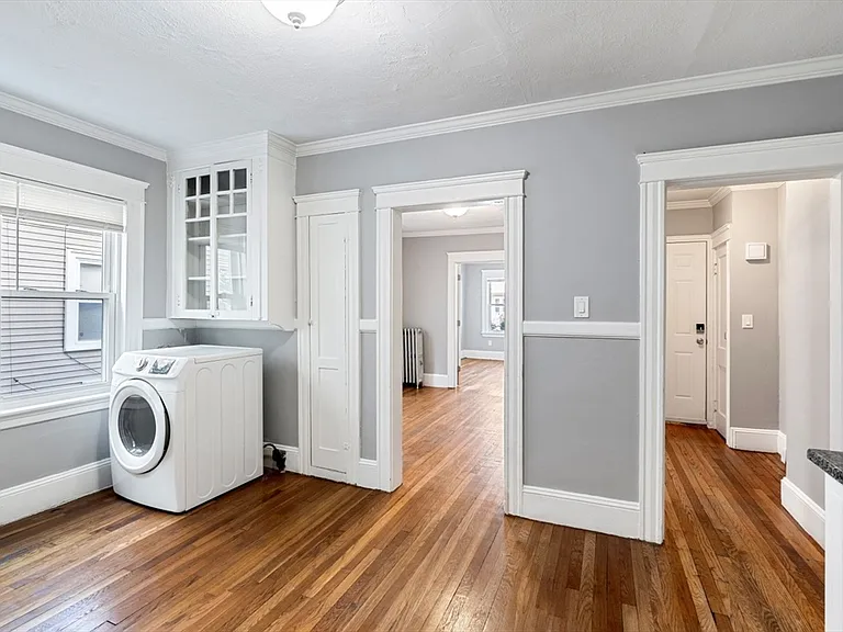 193 Florence St #1R — Photo 3