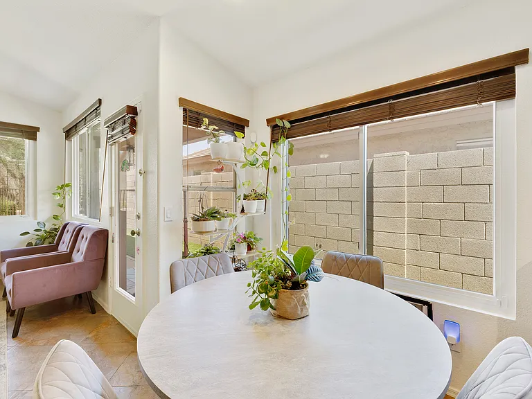 4704 E Weaver Rd — Photo 36