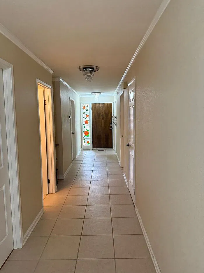 1 bed, 1.0 bath, 120 sqft, $1,050 — Photo 2