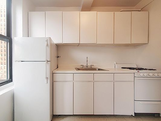 2nd image of 200 W 16th St APT 6G