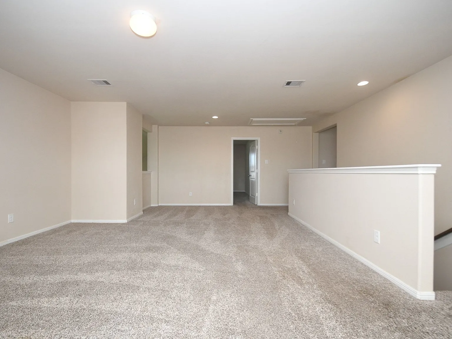 5 bed, 2877 sqft, $2,850 — Photo 3