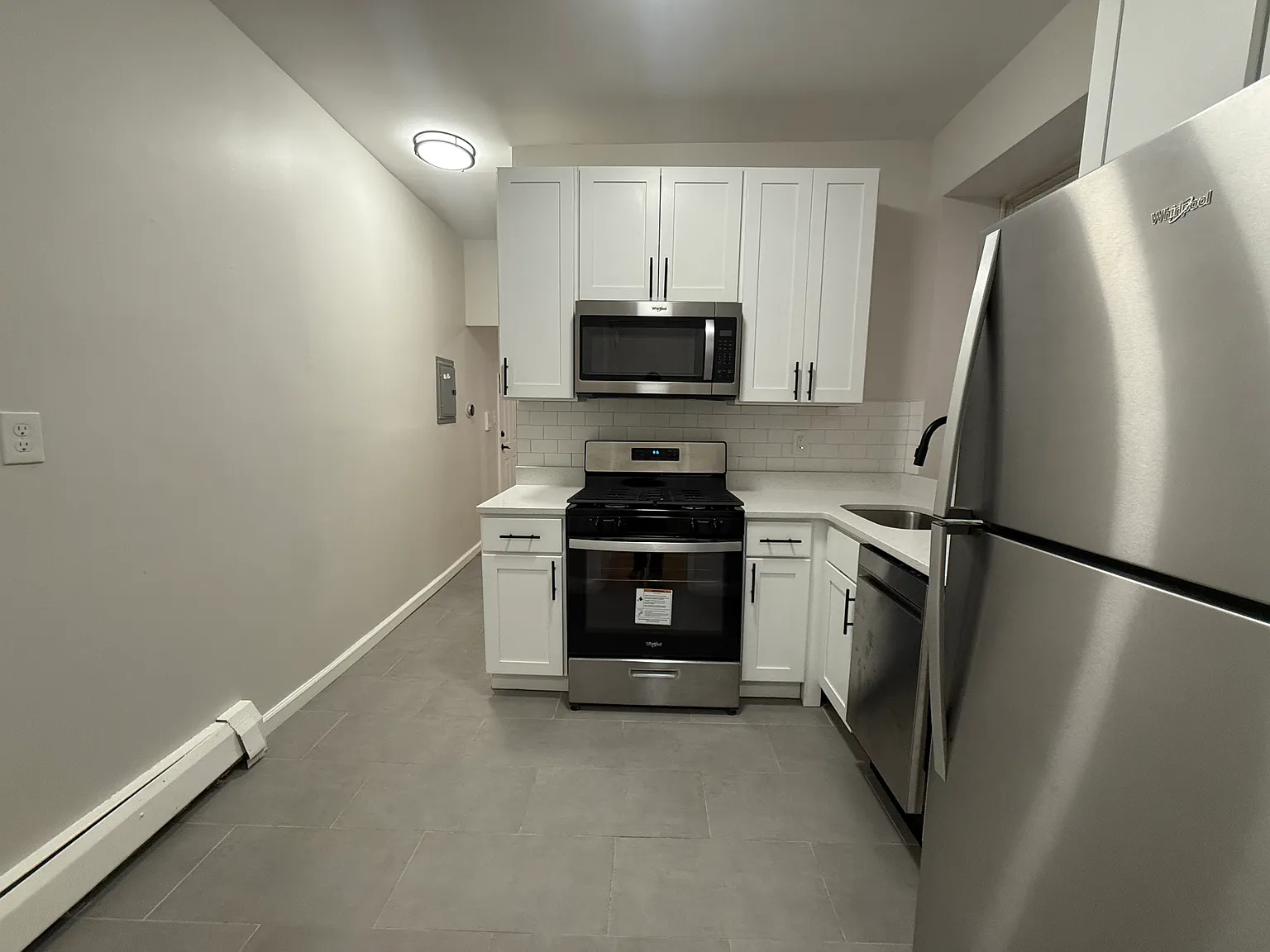 2 bed, $1,900 — Photo 2