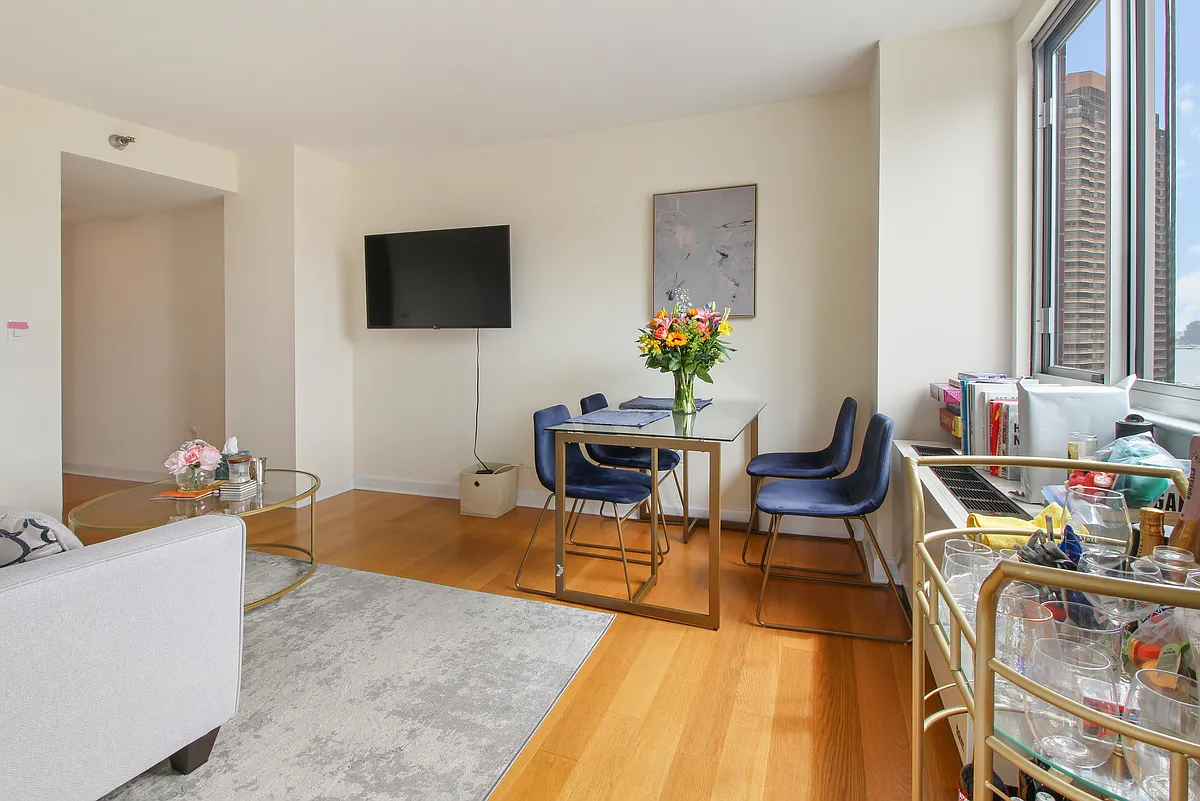 Photo 2 of 15 - 308 E 38th St #12A - Manhattan, NY Building Photo - 308 E 38th St #12A