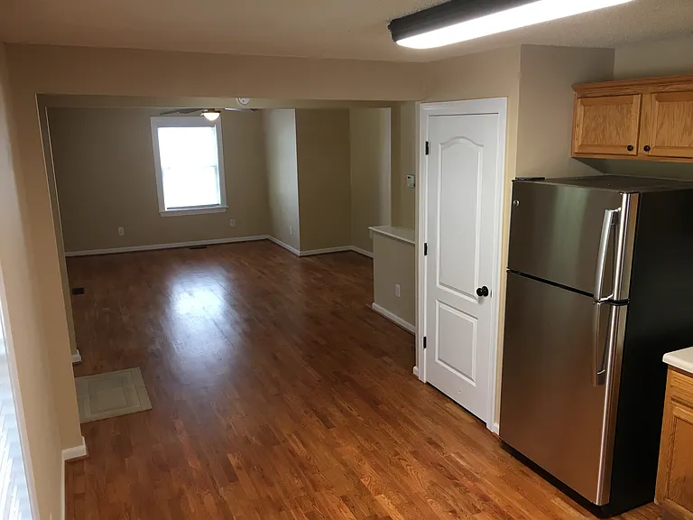 314 S Swain St — Photo 6