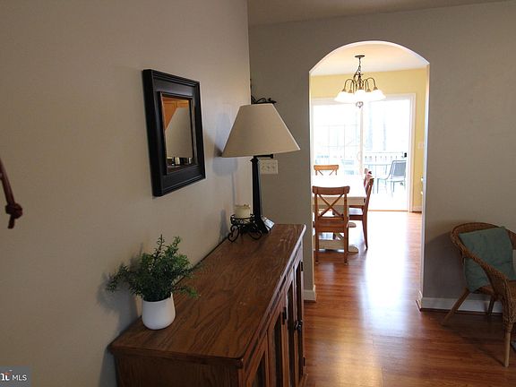 4th image of 97 Briar Ln