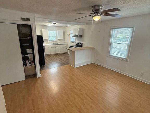 4th image of 1409 John Ave