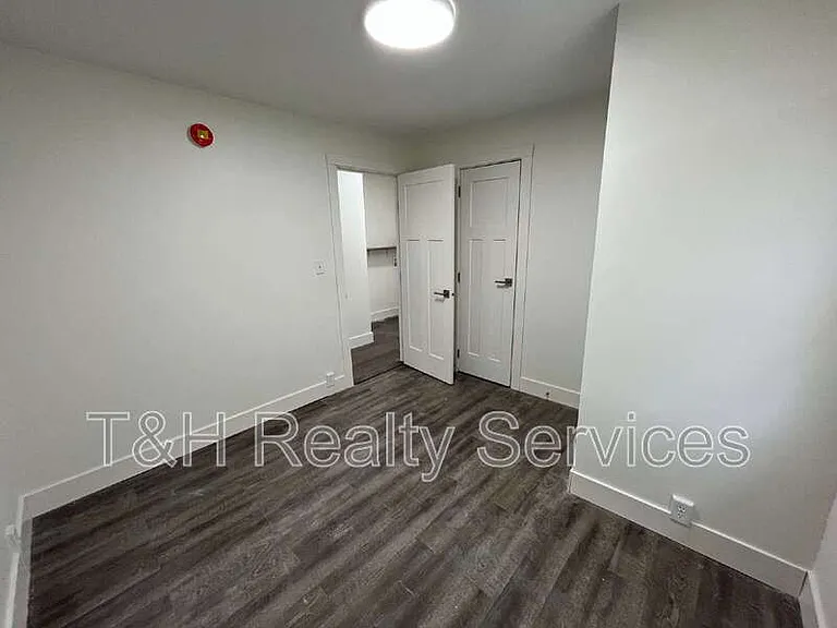 1124 S East St — Photo 8