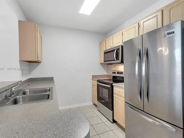 2665 SW 37th Ave #301 — Photo 6