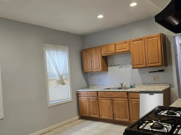 (undisclosed Address), Dorchester, MA 02122