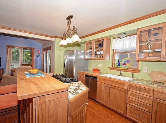 5th image of 5635 S Melvina Ave