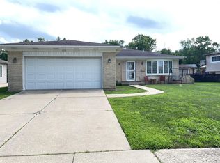 695 Devonshire Dr, Des Plaines, IL 60018
