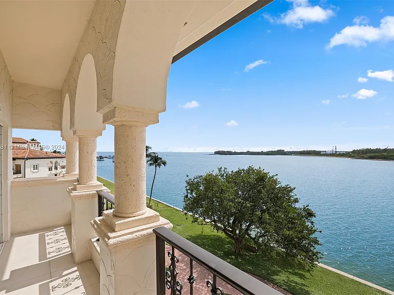2442 Fisher Island Dr #5402 — Photo 18