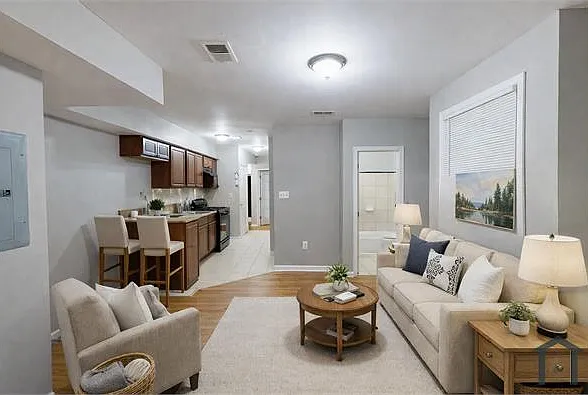 4 bed, $3,995 — Photo 1
