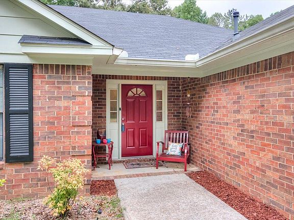 3rd image of 2820 Harwood Dr