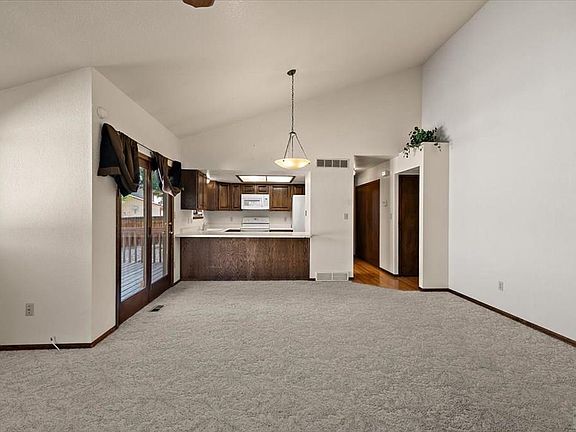 5th image of 49 Terrace Dr