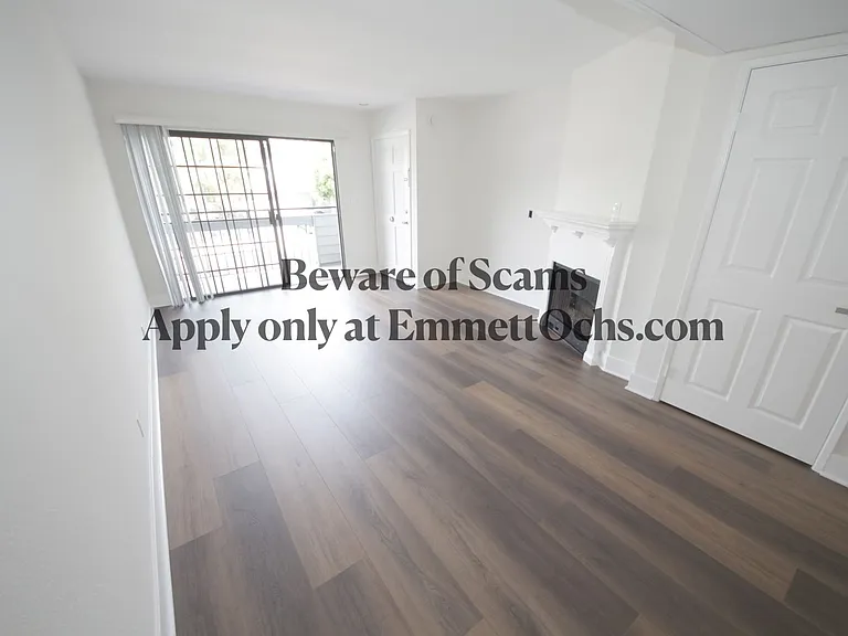 Bundy Townhomes — Photo 3
