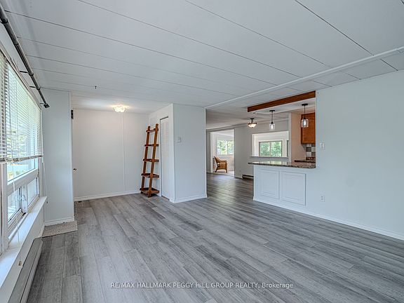 3rd image of 85 Hawthorne Dr