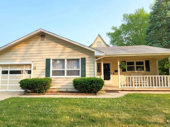 805 Walnut Ave, St Charles, IL 60174