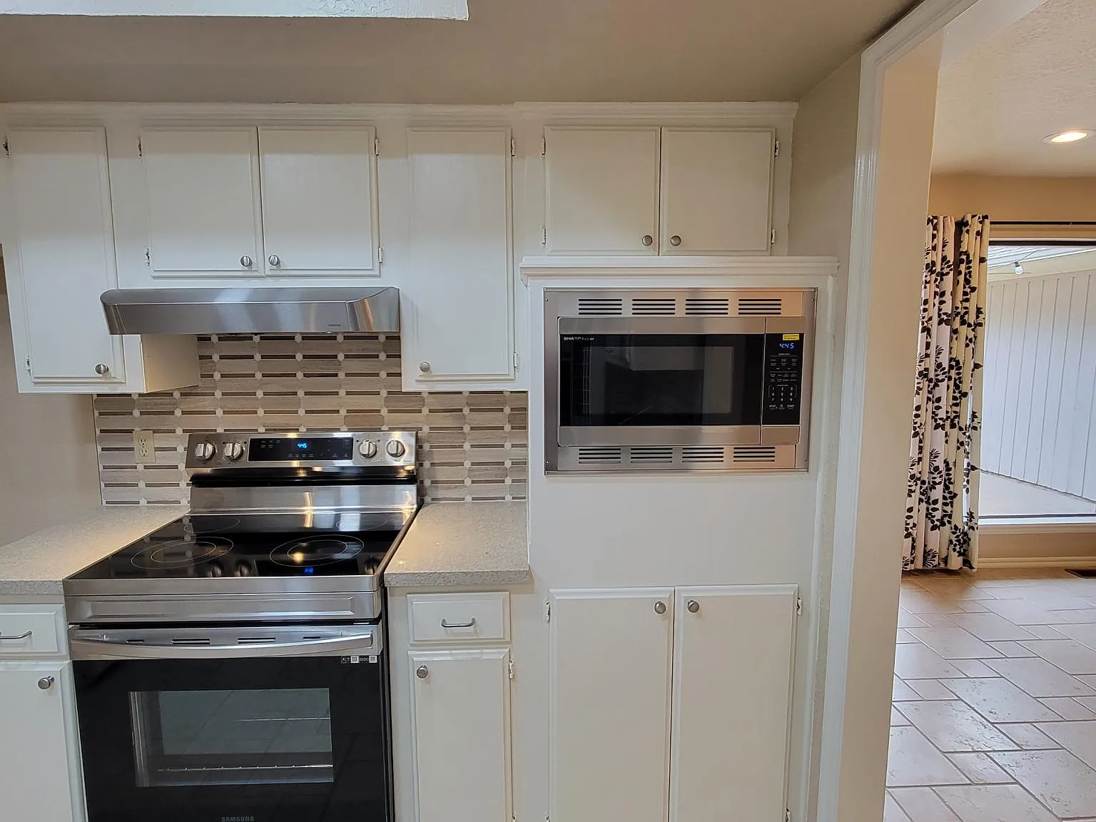 3 bed, 2055 sqft, $1,995 — Photo 4