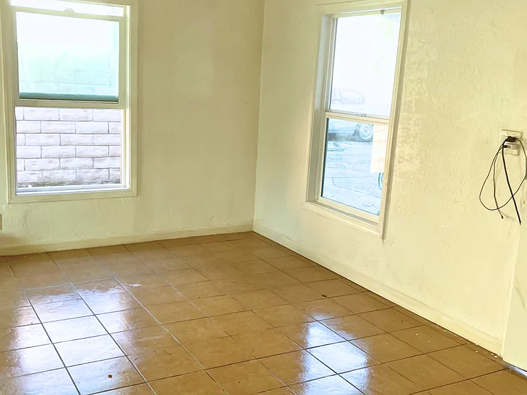 18957 Saticoy St #6 — Photo 8