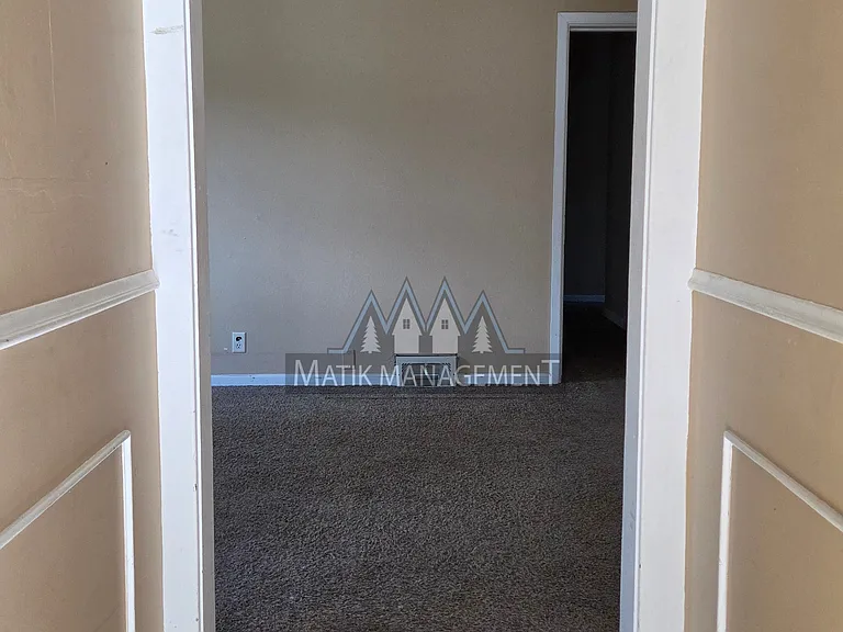 16 9th Ave NE #1 — Photo 4