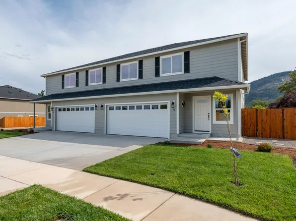 171 SE Champagne Ct, Grants Pass, OR 97527