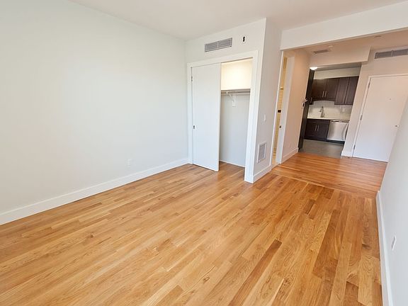 4th image of 12-21 Astoria Blvd #2J