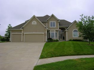 2827 SW 10th Ter, Lees Summit, MO 64081