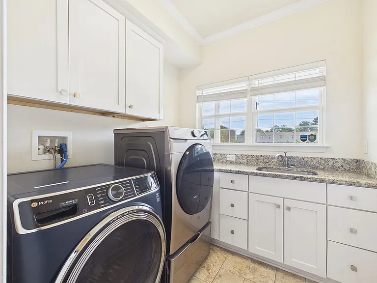 4901 Warwick Rd E — Photo 16