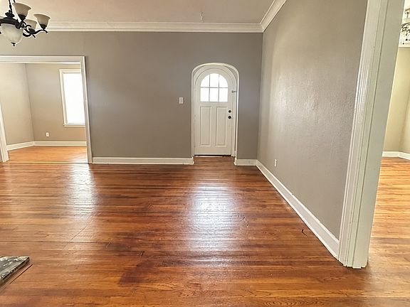 3rd image of 1019 University St