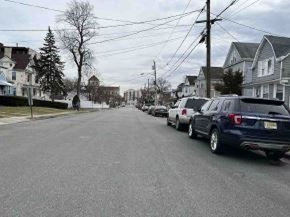 Exterior Neighborhood (street photo)