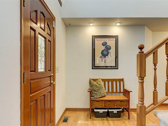 4th image of 2817 41st Way SE