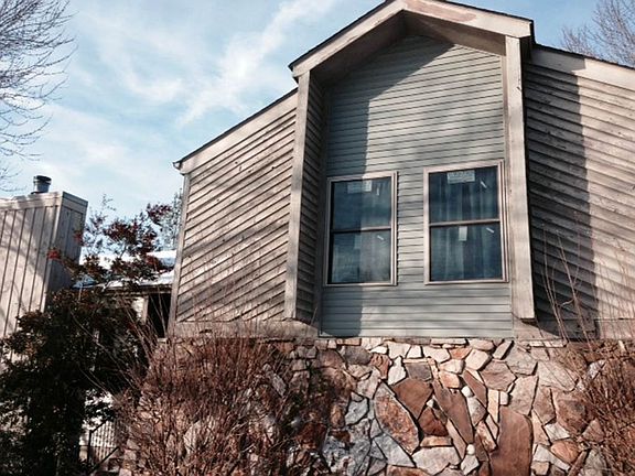 3rd image of 404 Camelot Dr