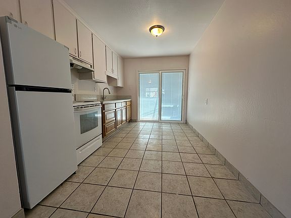 3rd image of 228 S Walnut Ave APT 2