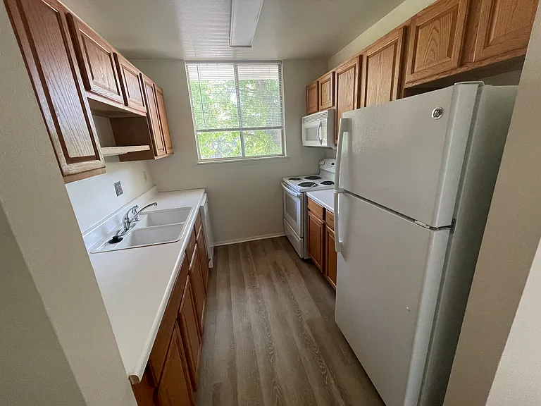 2655 Mapleton Ave #201 — Photo 3