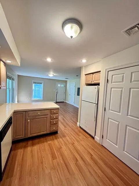 1 bed, 1000 sqft, $2,500 — Photo 3