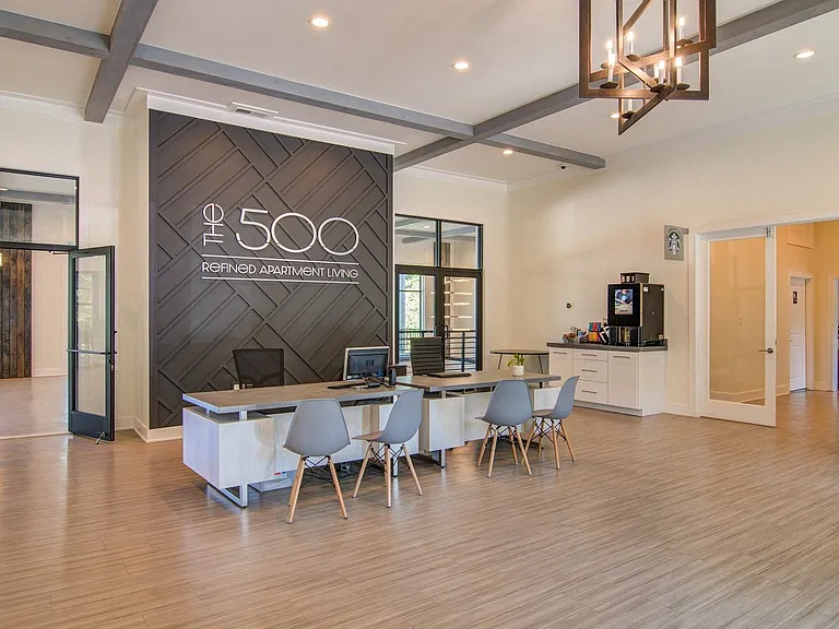 The 500 — Photo 2
