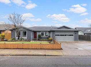1811 Pinedale St, Medford, OR 97504