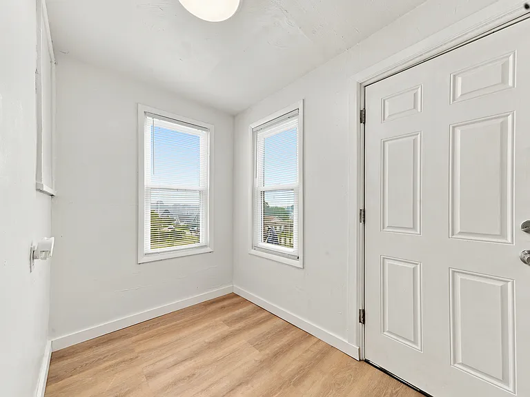 3137 State St — Photo 11