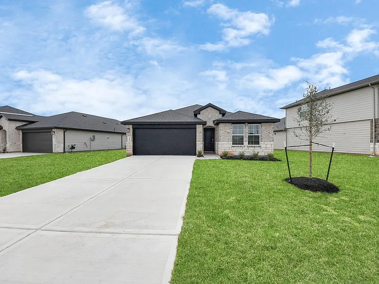 4206 Zeke Estates Ln — Photo 1