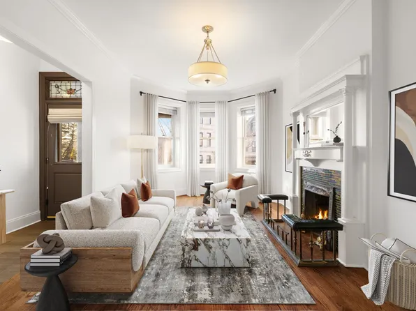 905 Castle Point Terrace image 1 of 17