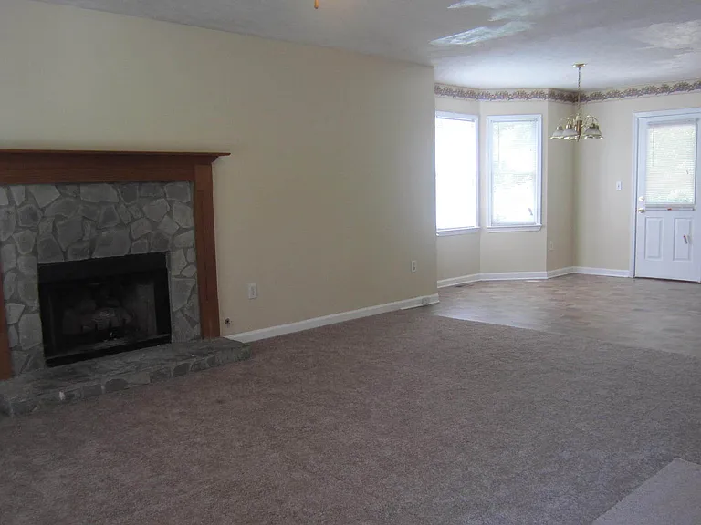 1673 Independence Dr — Photo 2