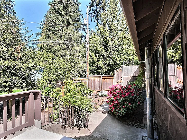 10609 SE 32nd St — Photo 14