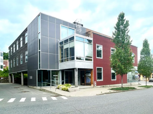 15 Railroad Row #2C3, Hartford, VT 05001