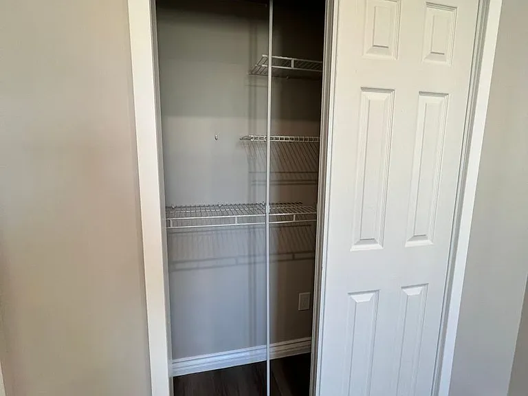 417 S Kenmore Ave — Photo 16