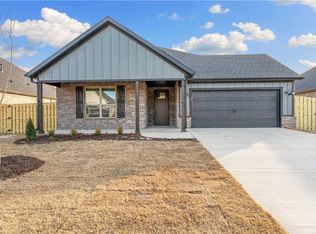 1913 Edwards St, Pea Ridge, AR 72751