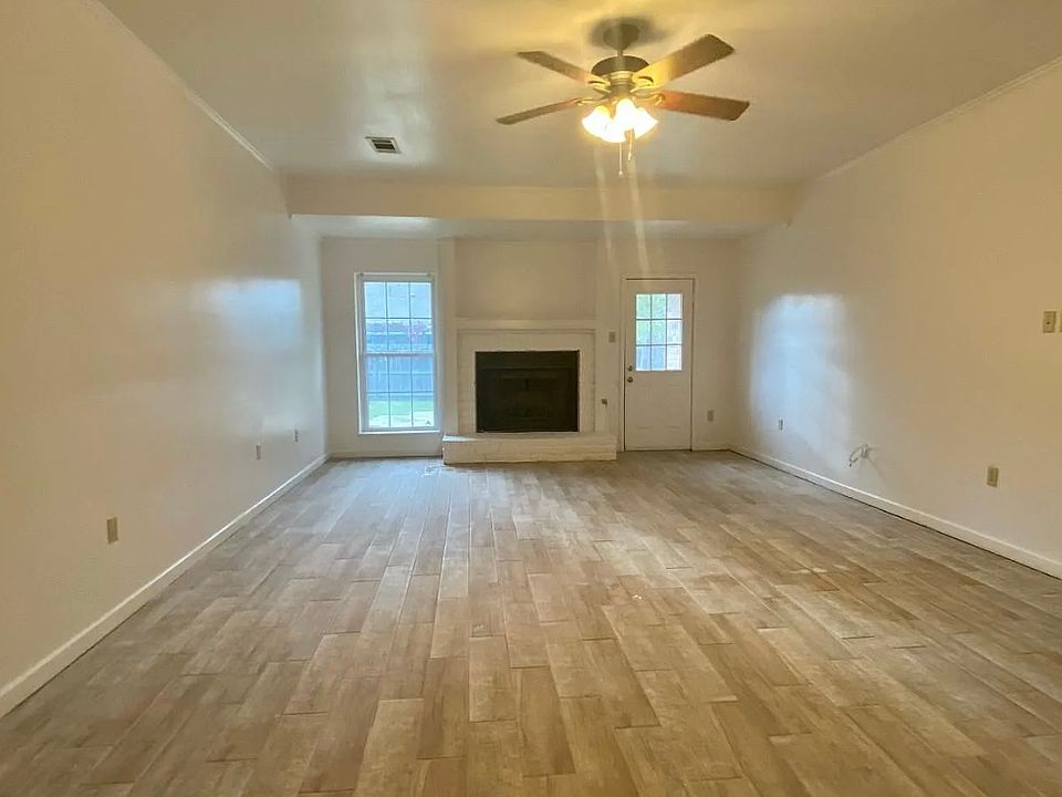 9 Foot Ceiling Living Room