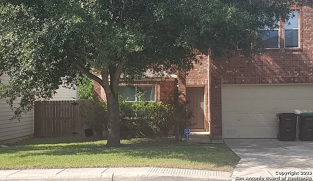 4 bed, 2.5 bath, 2278 sqft, $1,700 — Photo 2