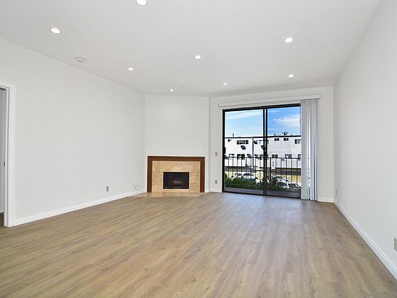 2nd image of 18600 Clark St Unit 202